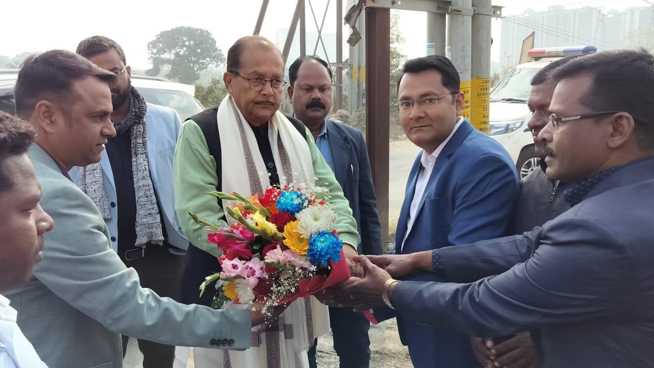 वित्त मंत्री राधाकृष्ण किशोर ने किया गोल्डन ट्री रेस्ट्रो का भव्य उद्घाटन