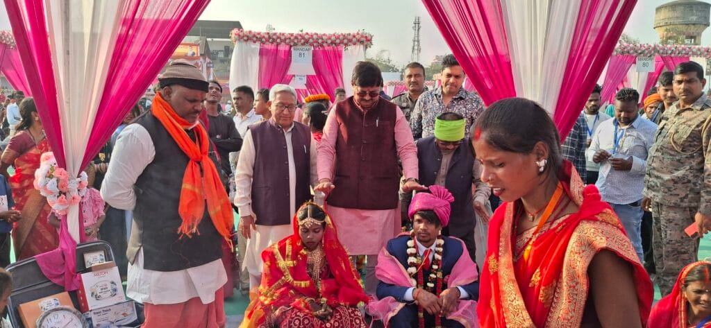 100 बेटियों की हुई शादी, भव्य आयोजन बना ऐतिहासिक क्षण