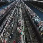 नई दिल्ली रेलवे स्टेशन पर भगदड़: ट्रेनों की देरी और भीड़ नियंत्रण में चूक बनी कारण