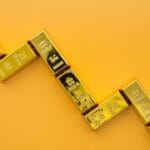 Gold price crash: सर्राफा बाजार में सोना 500 रुपये गिरकर 87,700 रुपये प्रति 10 ग्राम पहुंचा, चांदी 2,100 रुपये सस्ती