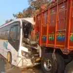 प्रयागराज से लौट रही बस हजारीबाग में दुर्घटनाग्रस्‍त