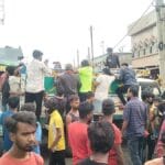 मोहलीडीह नदी के पास दर्दनाक road accident, दो चालक और 10 मवेशियों की मौत