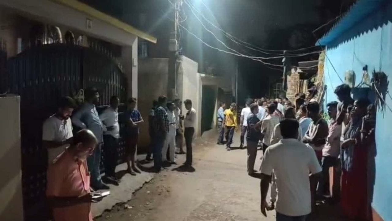 एक ही परिवार के चार सदस्यों की आत्महत्या