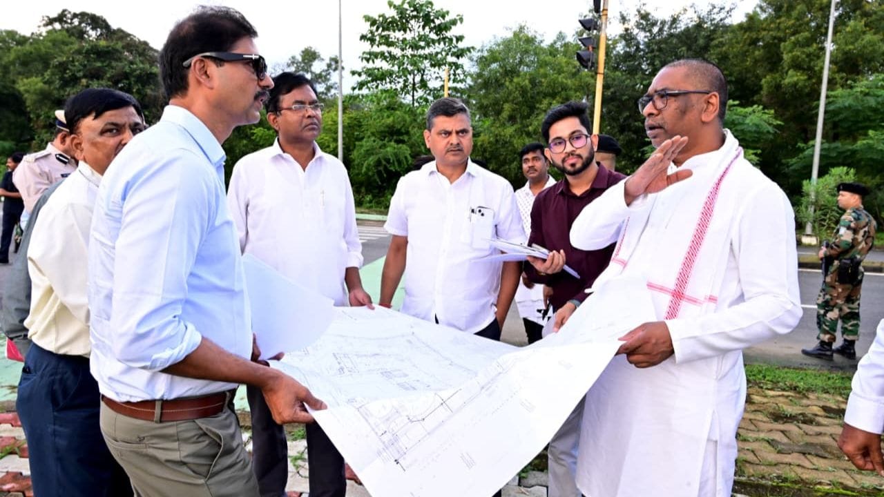 मुख्यमंत्री हेमन्त सोरेन ने लिया कन्वेंशन सेंटर निर्माण का जायजा