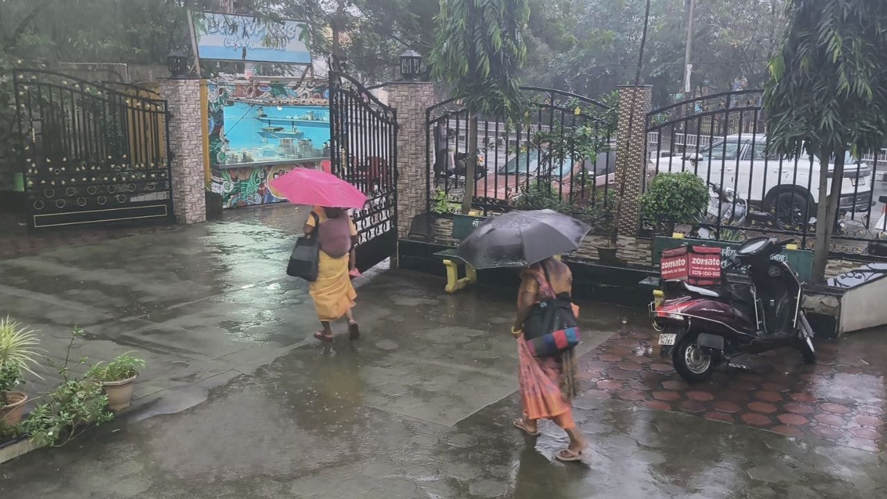 झारखंड में मौसम का बदलता मिजाज: रांची समेत कई जिलों में हल्की बारिश, जमशेदपुर में दृश्यता घटी 500 मीटर तक