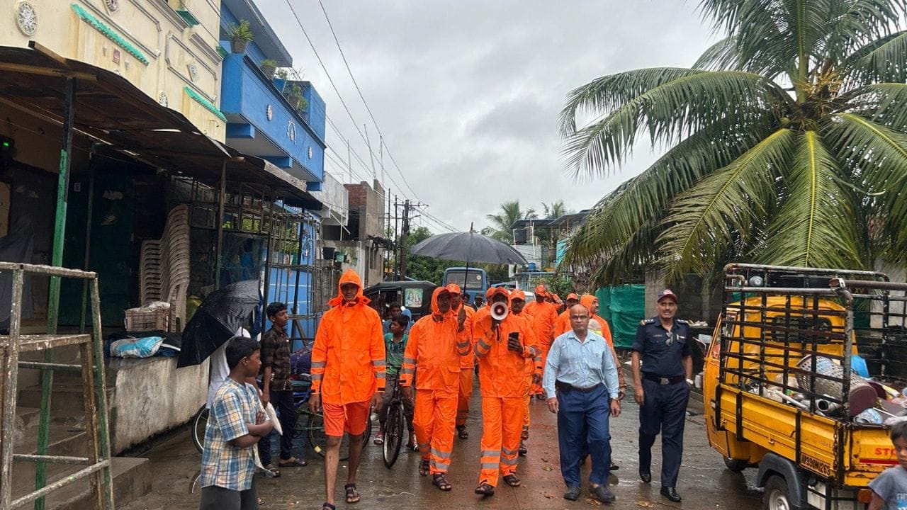 चक्रवात ‘मोन्था’ से तटीय राज्यों में अलर्ट — NDRF की 25 टीमें मैदान में