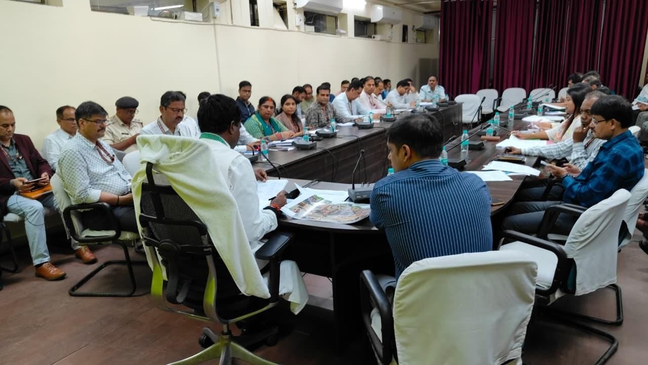 झारखण्ड स्थापना दिवस समारोह की तैयारियां जोरों पर; उपायुक्त की अध्यक्षता में समीक्षात्मक बैठक संपन्न