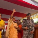 बिहार के पूर्व मुख्यमंत्री की बहू के प्रचार वाहन से शराब बरामद, मचा सियासी बवाल