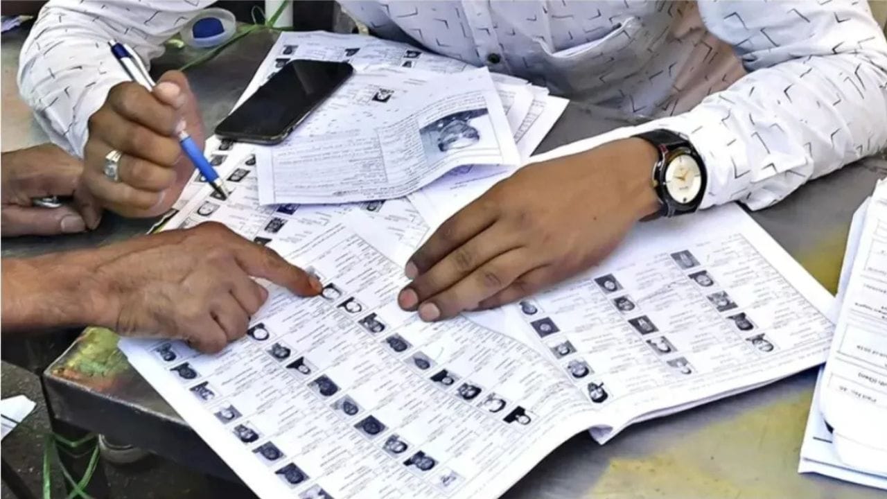 धनबाद में वोटर लिस्ट अपडेट: 2003 की मतदाता सूची से हो रहा मिलान, SIR प्रक्रिया तेज
