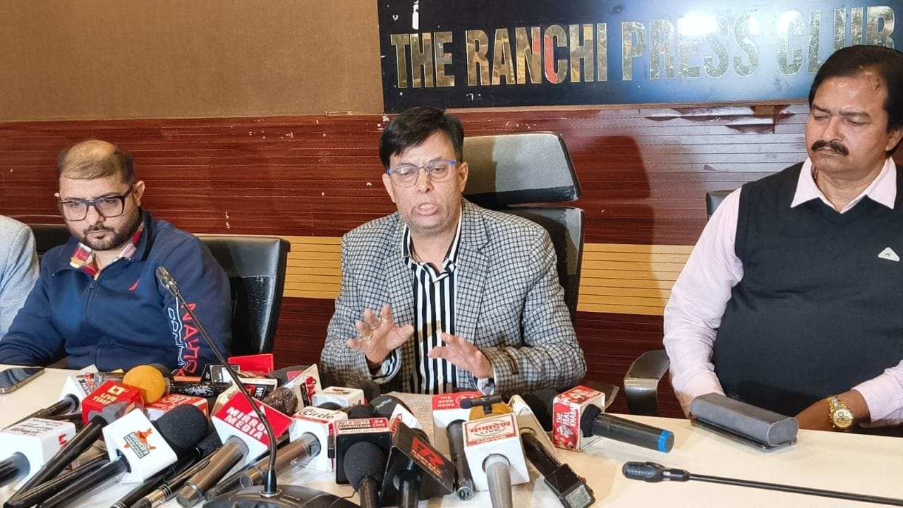 लीकर बार विवाद पर संचालक का बयान: “पुराना वीडियो वायरल कर बदनाम करने की साजिश”