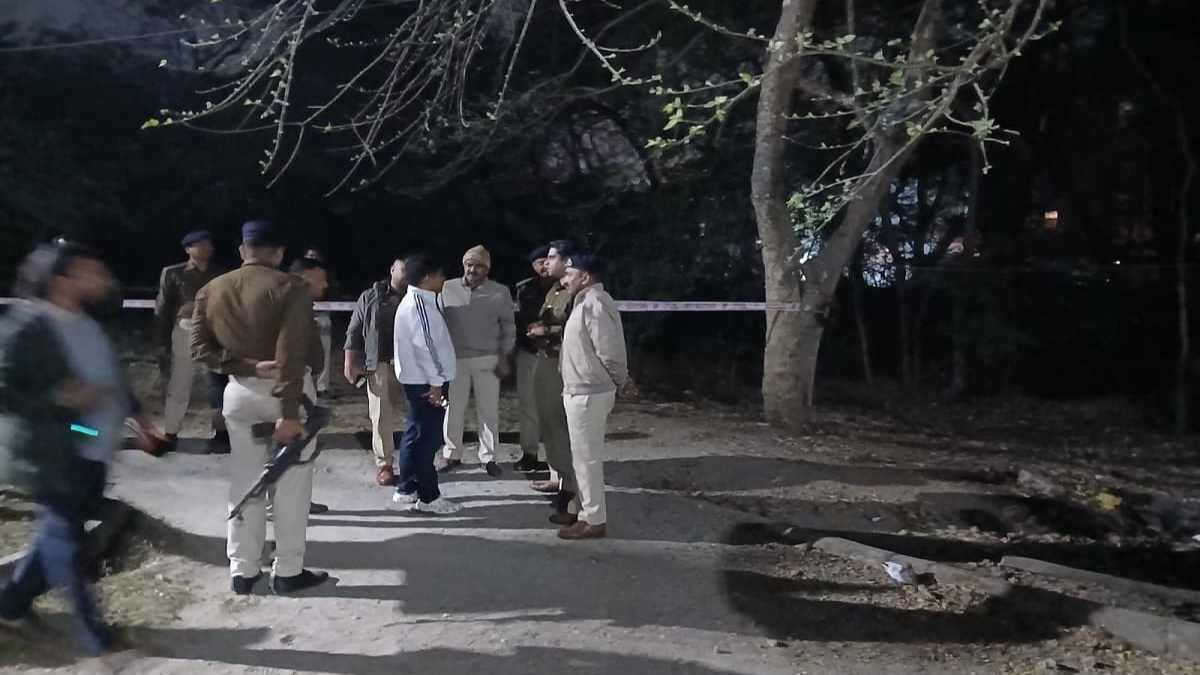 जमशेदपुर में आधी रात थर्रा उठा बिष्टुपुर: कारोबारी के बेटे का अपहरण करने वाले बदमाशों से मुठभेड़, पुलिस की कार्बाइन छीन कर दी ताबड़तोड़ फायरिंग