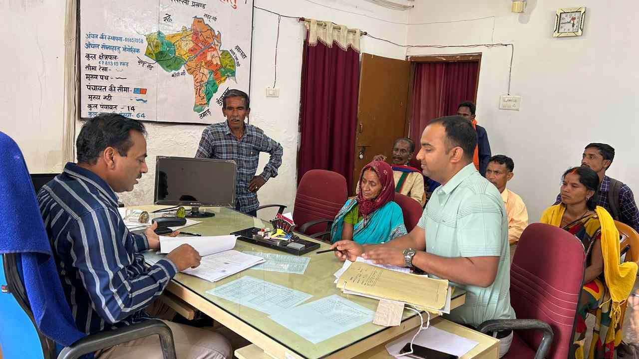 रांची में बड़ा बदलाव: अब दफ्तरों के चक्कर काटने का खेल खत्म, अंचलों में क्यों उमड़ी भीड़ और क्या है असली वजह?