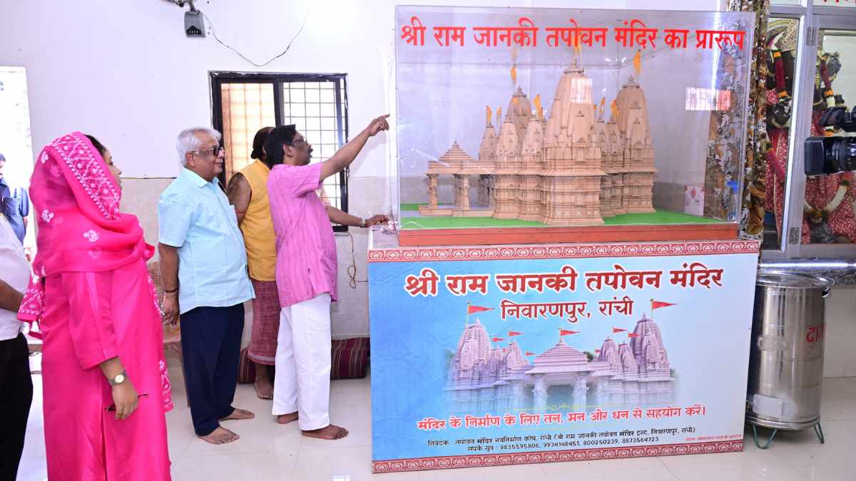 हेमंत सोरेन ने तपोवन मंदिर में टेका माथा: नवनिर्माण देख हुए गदगद, क्या झारखंड में शुरू होने वाला है भक्ति का नया अध्याय?