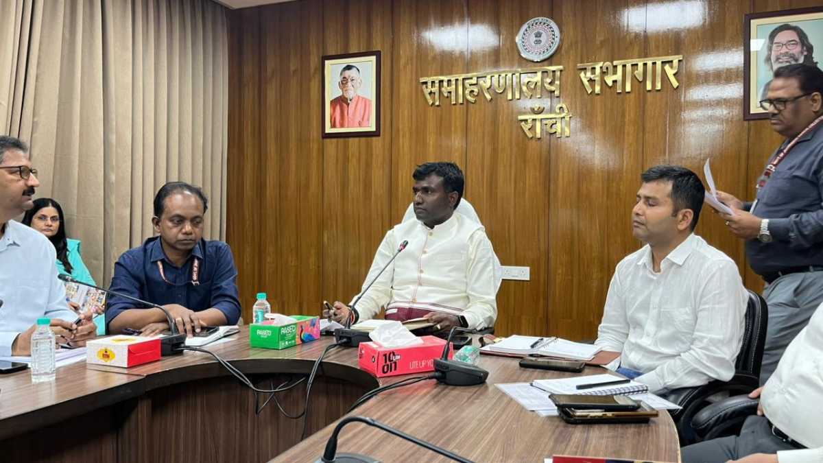 DC मंजूनाथ भजन्त्री की समीक्षा बैठक: बैंक खातों की जांच के आदेश