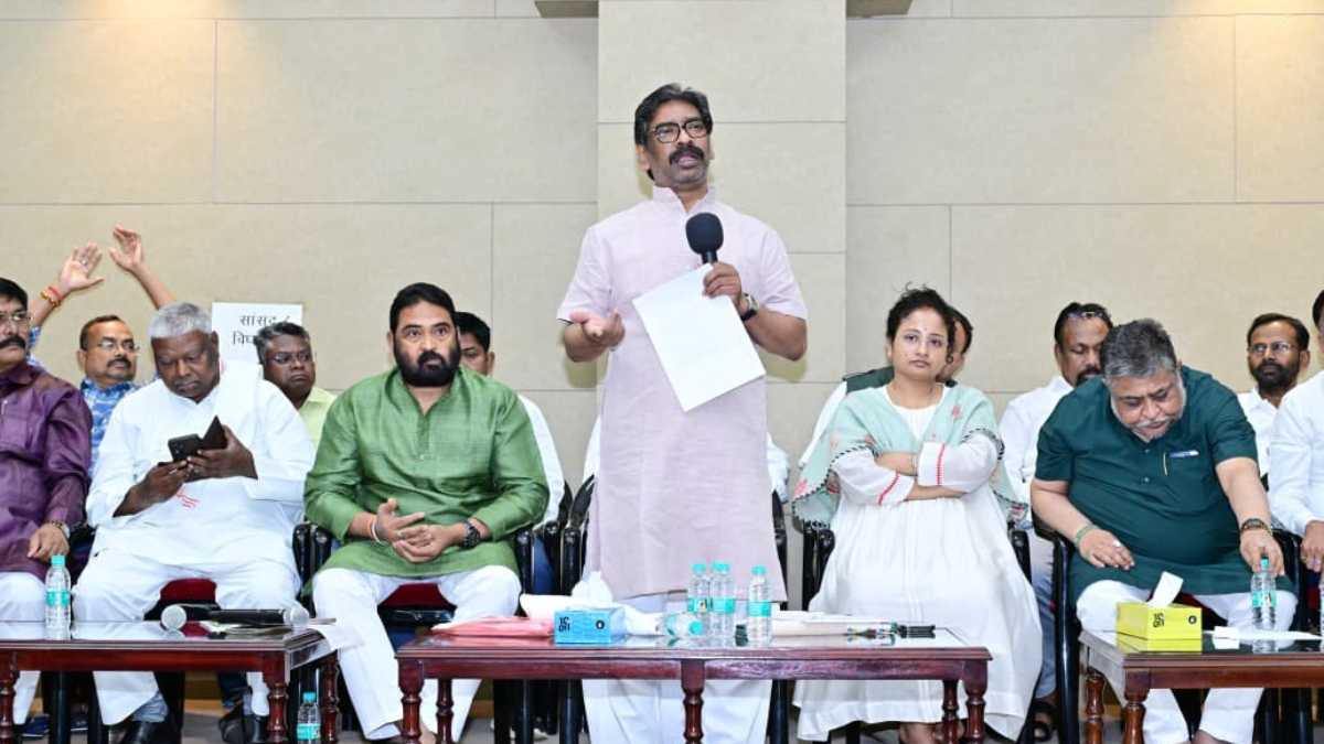 क्या झारखंड में छिन जाएगा आपका वोट? सीएम हेमंत सोरेन की बड़ी चेतावनी, मतदाता सूची में गड़बड़ी को बताया 'लोकतंत्र पर हमला'