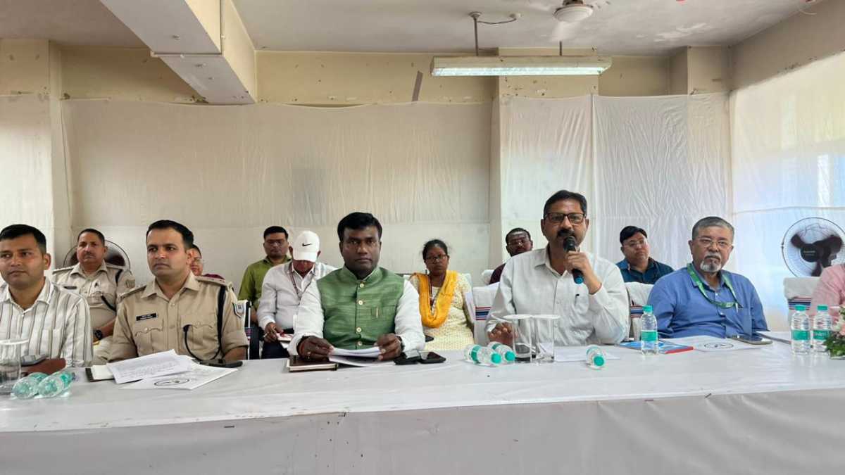 JPSC PT 2025: रांची में 96 केंद्रों पर कल महापरीक्षा, क्या आपके पास है 'ये' आईडी? DC मंजूनाथ भजन्त्री के सख्त आदेश और नई गाइडलाइंस जारी