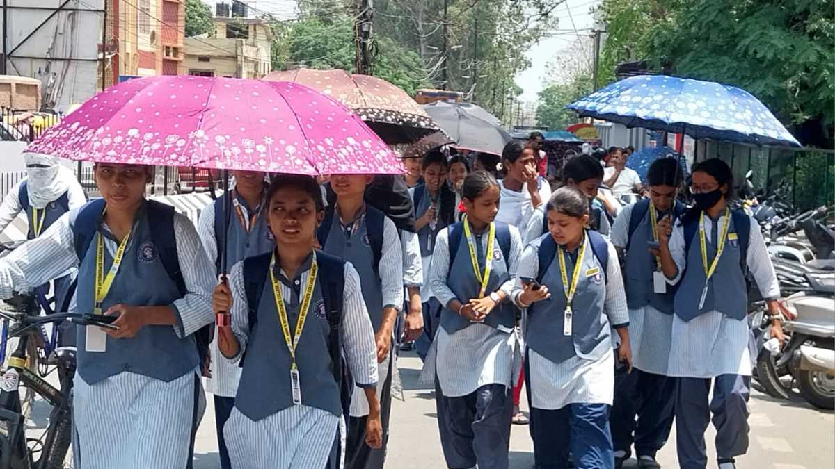 झारखंड में सूर्यदेव का 'रौद्र रूप': डाल्टनगंज में पारा 43 के पार, क्या मई आने से पहले ही उबलने लगेगा पूरा प्रदेश?