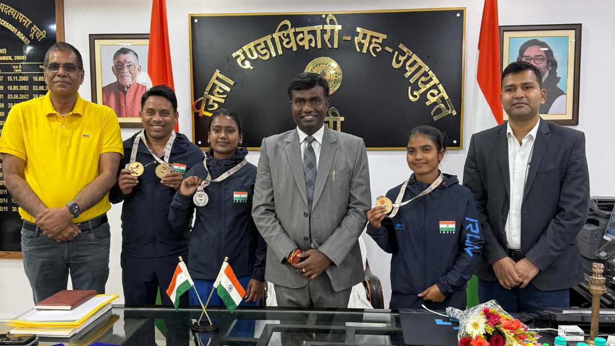 झारखंड के लालों ने एशिया में गाड़ा झंडा: रांची DC मंजूनाथ भजंत्री से मिले विजेता खिलाड़ी, अब ओलंपिक की तैयारी?