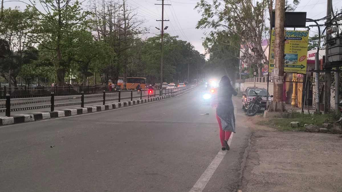 झारखंड में कुदरत का यू-टर्न: चिलचिलाती गर्मी के बीच अचानक क्यों लुढ़का पारा, भारी बारिश ने बढ़ाई चिंता या दी राहत?