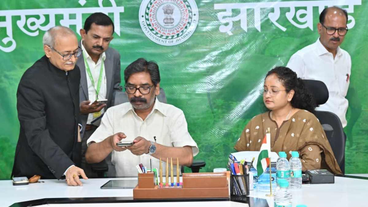 झारखंड में जनगणना 2027 का बिगुल: CM सोरेन ने खुद भरी अपनी डिटेल, क्या आपकी एक गलती रोक देगी सरकारी योजना का लाभ?