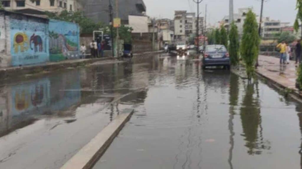 जलजमाव और मौसम का लाइव