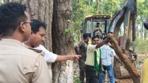 Ranchi: bit mesra के पास ग्राम सभा विवाद पर भारी बवाल, काम रुका