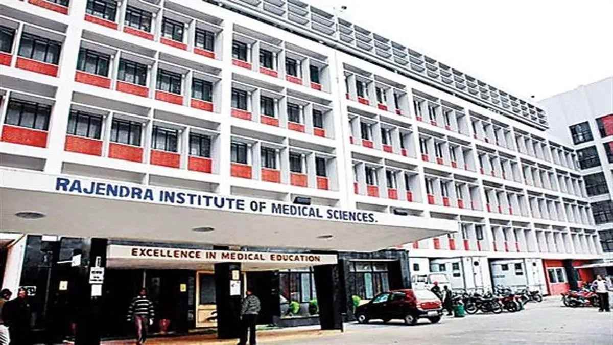रिम्स में बड़ा खेल: नंबर मोटरसाइकिल का, कार-बस बताकर एजेंसी को लाखों का भुगतान!