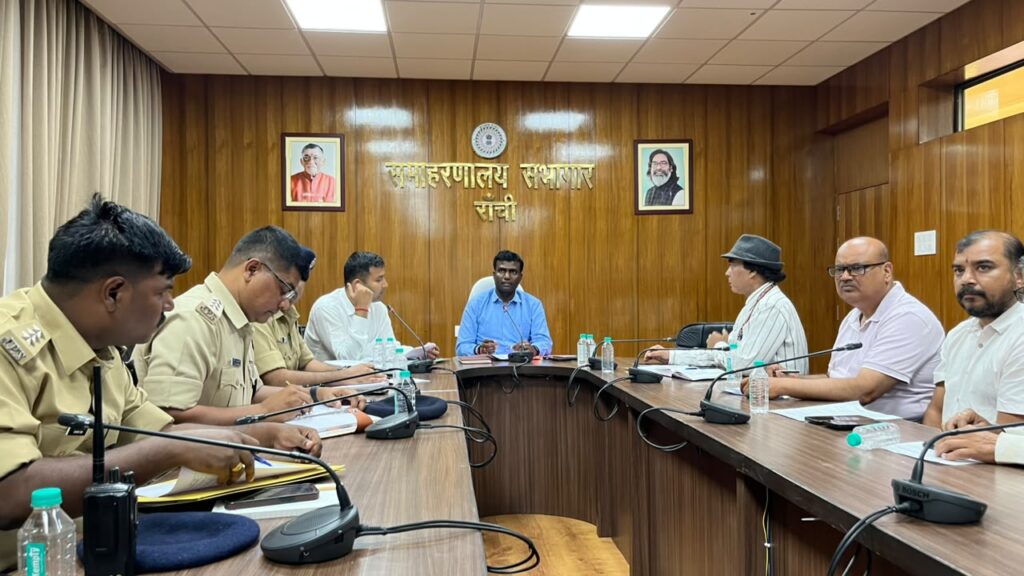 रांची पहाड़ी मंदिर के पास हटेंगे अतिक्रमण, सावन 2026 के लिए प्रशासन ने खींची ब्लूप्रिंट 8 उपायुक्त मंजूनाथ भजन्त्री की अध्यक्षता में हुई हाई-लेवल बैठक