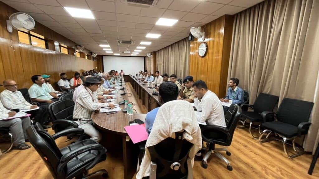 रांची पहाड़ी मंदिर के पास हटेंगे अतिक्रमण, सावन 2026 के लिए प्रशासन ने खींची ब्लूप्रिंट 9 उपायुक्त मंजूनाथ भजन्त्री की अध्यक्षता में हुई हाई-लेवल बैठक