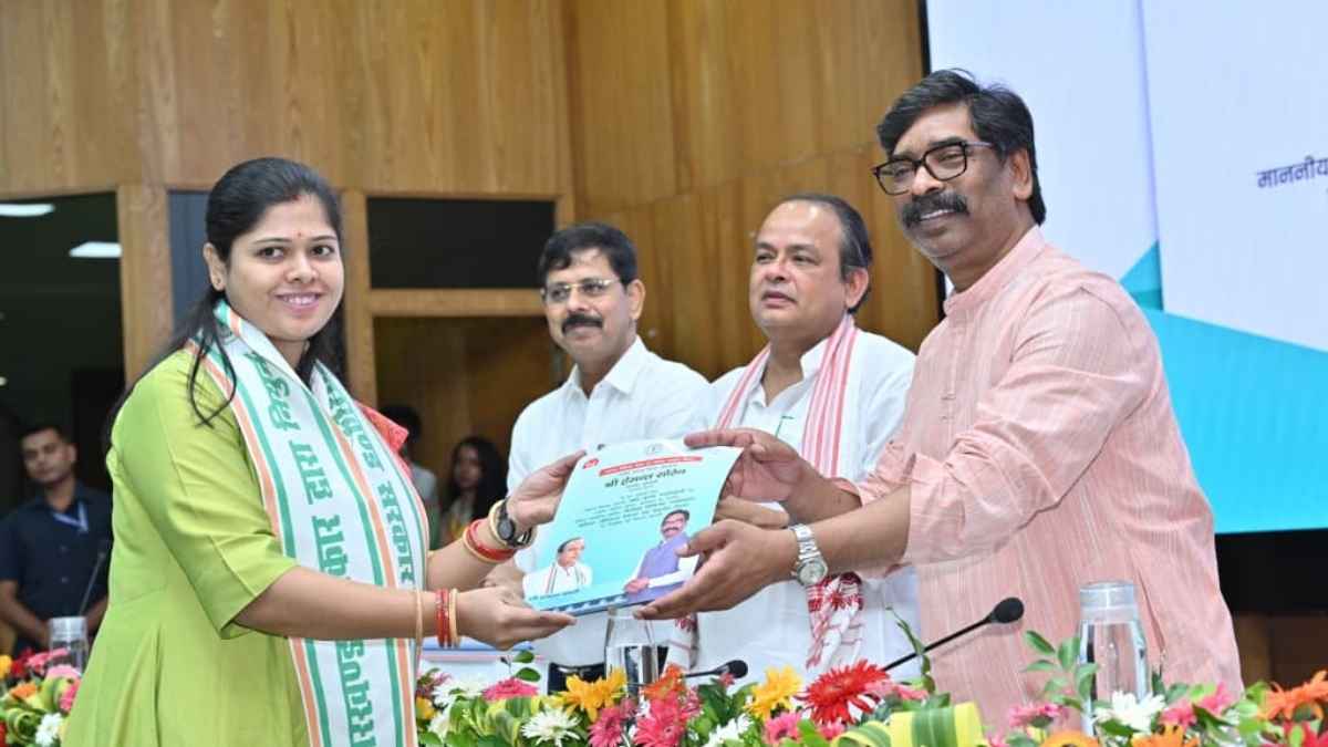 झारखंड में बंपर बहालियां, हेमंत सोरेन ने बांटे नियुक्ति पत्र
