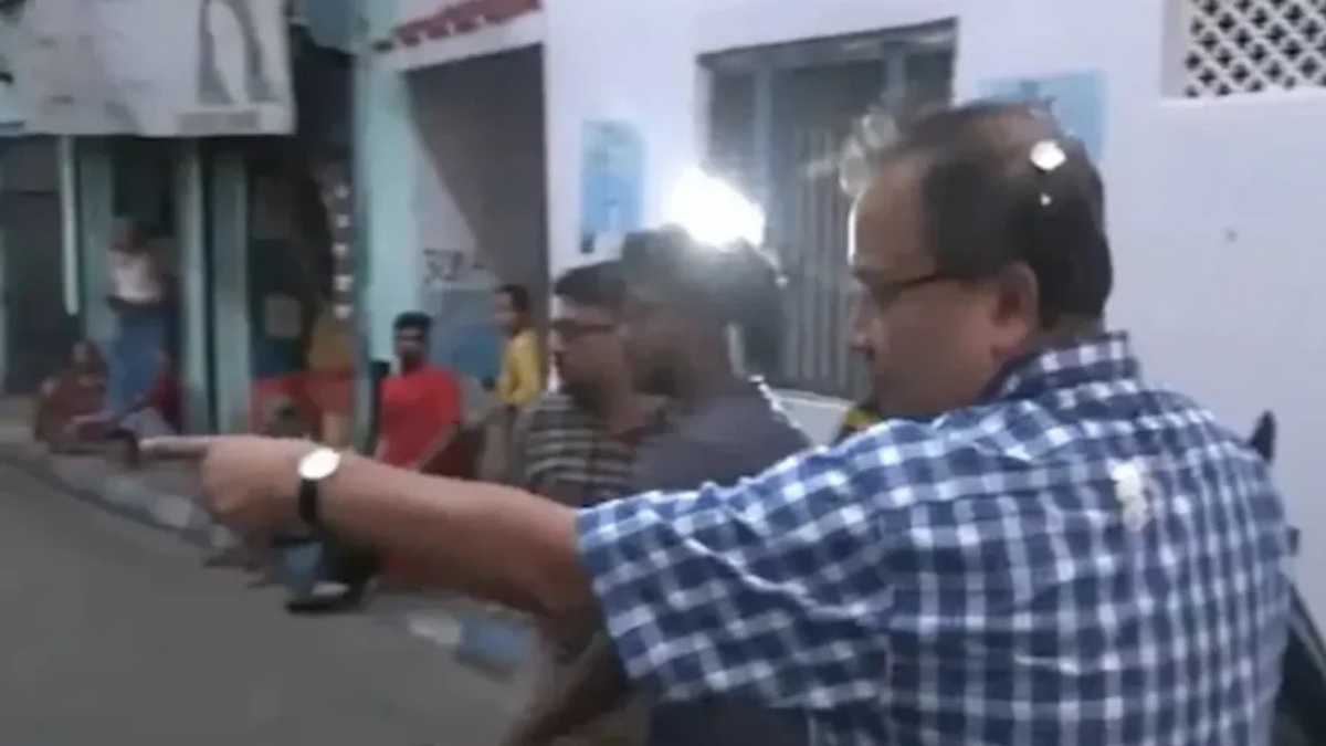 ममता बनर्जी के घर के बाहर कुणाल घोष पर हमला, कालीघाट में भारी तनाव!