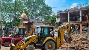 दिल्ली में 94 अवैध ढांचे जमींदोज, 114 प्रॉपर्टीज सील!