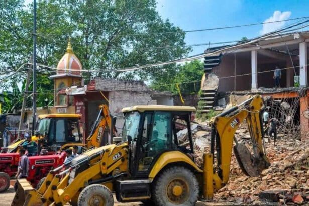 दिल्ली में 94 अवैध ढांचे जमींदोज, 114 प्रॉपर्टीज सील!