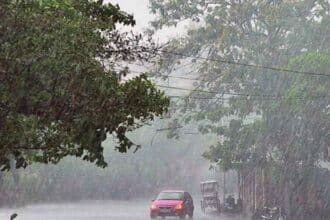 झारखंड मौसम: डालटनगंज में पारा 41 पार, चाईबासा में भारी बारिश से मचा हड़कंप, जानें आपके जिले का हाल