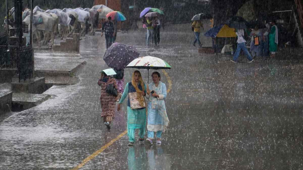 झारखंड में अगले 3 घंटे भारी: रांची समेत 11 जिलों में ऑरेंज अलर्ट, 50km की रफ्तार से आंधी और वज्रपात की चेतावनी!