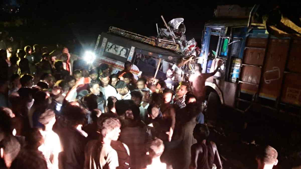 रामगढ़ में दर्दनाक सड़क हादसा: एक ही परिवार के 3 समेत 8 की मौत, एनएच-23 पर फूटा गुस्सा