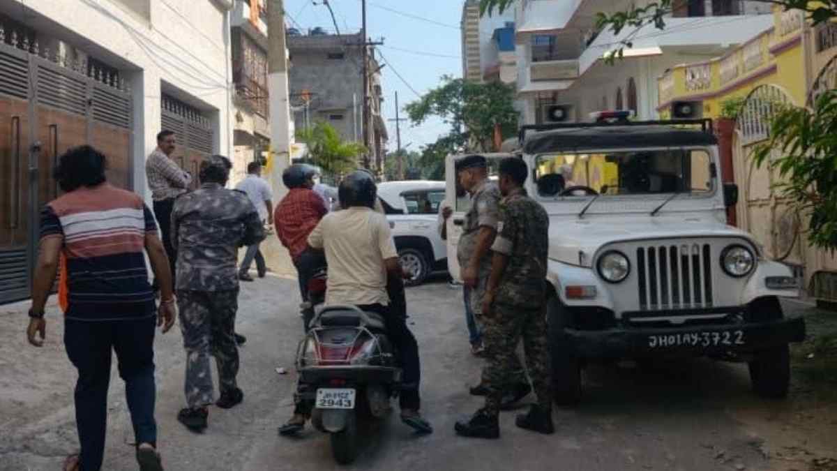 रांची में तनाव: RSS दफ्तर पर आधी रात पेट्रोल बम से हमला, इलाके में भारी पुलिस बल तैनात
