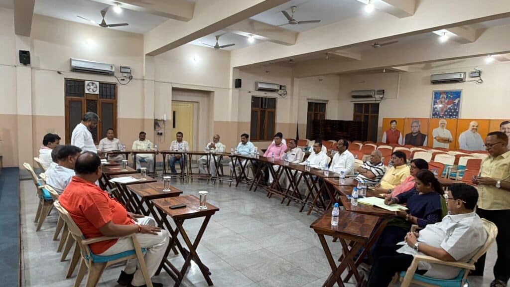 राज्यसभा चुनाव: क्या परिमल नाथवानी की जीत तय है? एनडीए बैठक में बड़ा दावा 1 एनडीए विधायक दल की बैठक