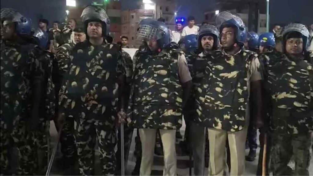 पटना में छात्र प्रदर्शन के दौरान भारी बवाल: लाठीचार्ज और हवाई फायरिंग 2 सुरक्षा बलों के लाठीचार्ज