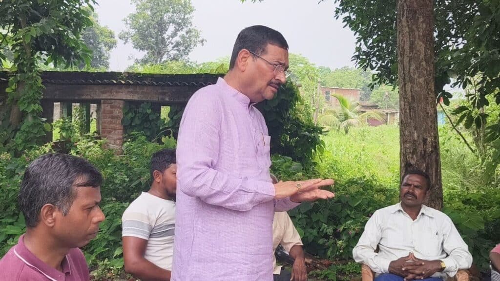 राजनीतिक सरगर्मी: 'गरीबों पर बुलडोजर चला तो ईंट से ईंट बजा देंगे'