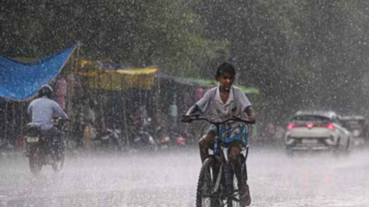 झारखंड में झमाझम बारिश से बदला मौसम, जानें आपके शहर का हाल