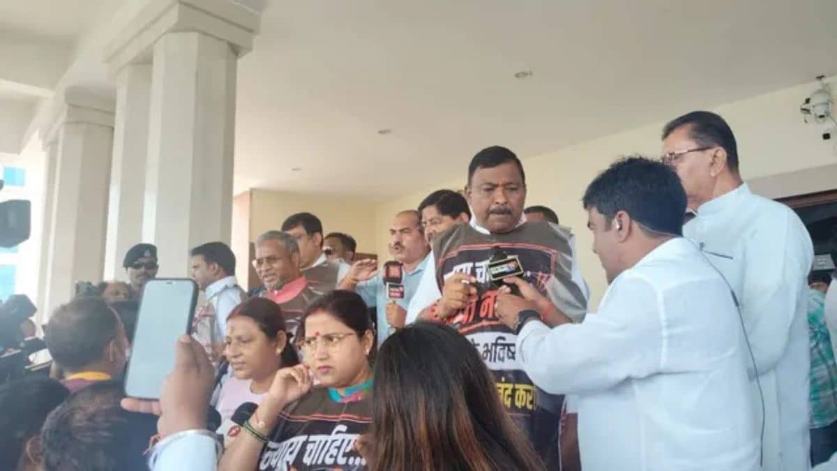 JPSC धांधली बवाल: झारखंड विधानसभा में चले नोट, सत्र स्थगित