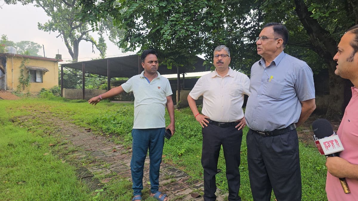 गिरिडीह में अचानक धंसी जमीन, CCL अस्पताल जमींदोज होने की कगार पर