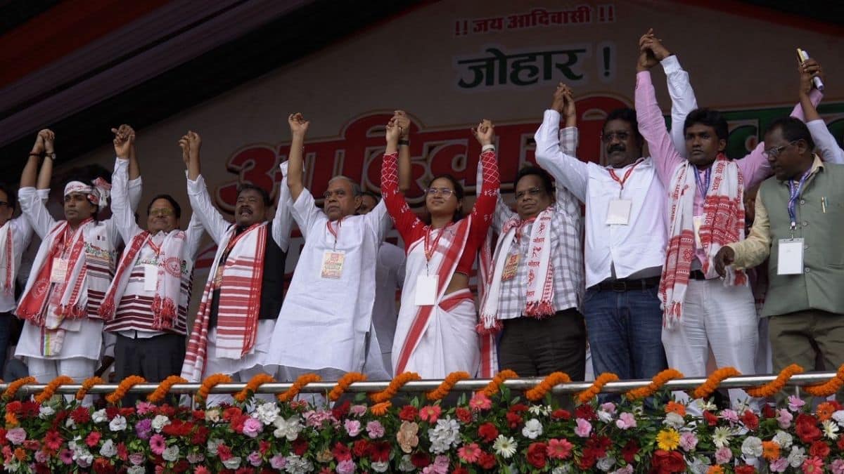 झारखंड में घटेगी आदिवासियों की सीटें? रांची में फूटा गुस्सा