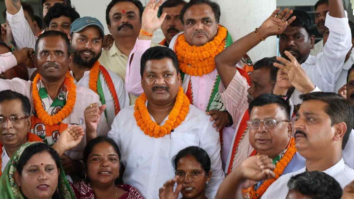 झारखंड राजनीति: AJSU और BJP को बड़ा झटका, दिग्गज नेता कांग्रेस में शामिल
