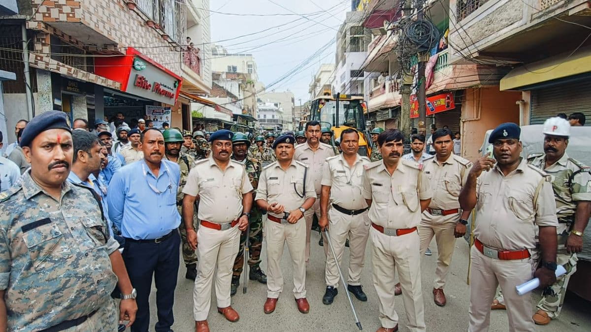 रांची में बुलडोजर देख भड़के लोग, सड़क पर क्यों मचा बवाल?