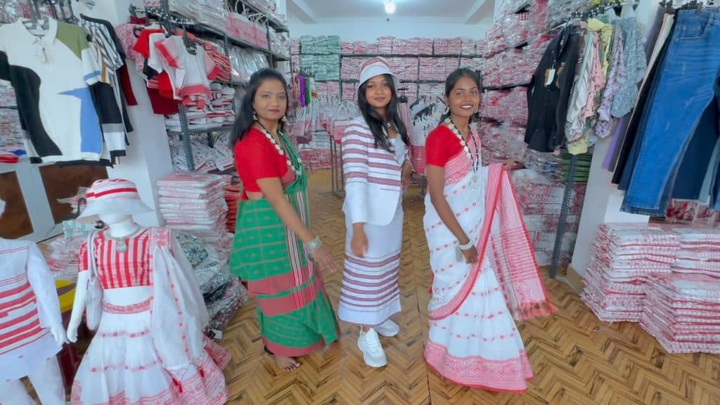 ढोल-मांदर से लेकर पारंपरिक आभूषण: एक छत के नीचे पूरा उत्सव