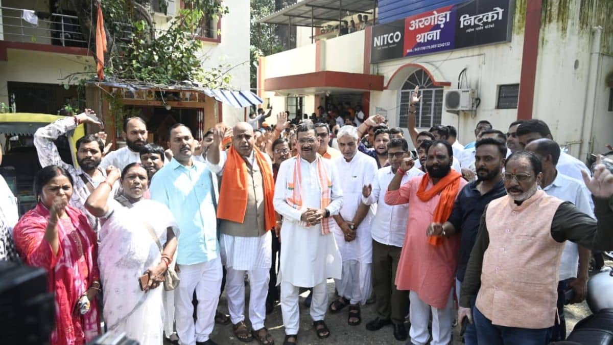 श्यामा प्रसाद मुखर्जी की प्रतिमा को नुकसान, अरगोड़ा थाने में शिकायत