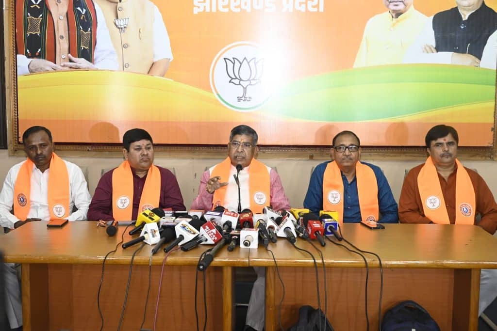 48 घंटे की मियाद खत्म, अब सड़क पर 'महाघेराव'