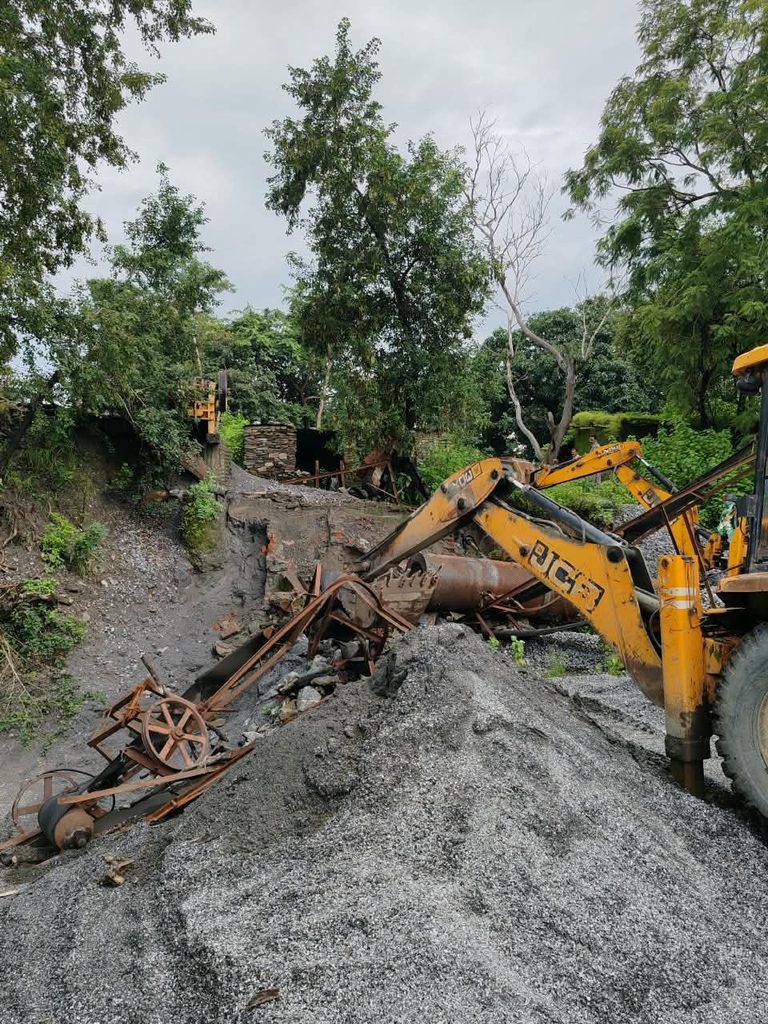 अवैध पत्थर खनन पर एक्शन: 11 क्रशर जमींदोज, 8 सील 1 हाईकोर्ट के निर्देश पर एक्शन: संयुक्त टीम का बड़ा छापा